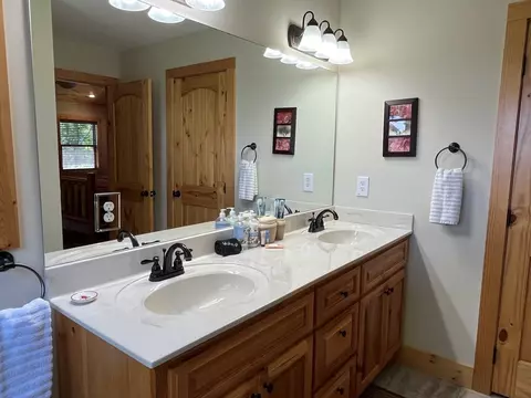 Bath - 465 Confederate Cir, Murphy, NC 28906 photo 6 of 7