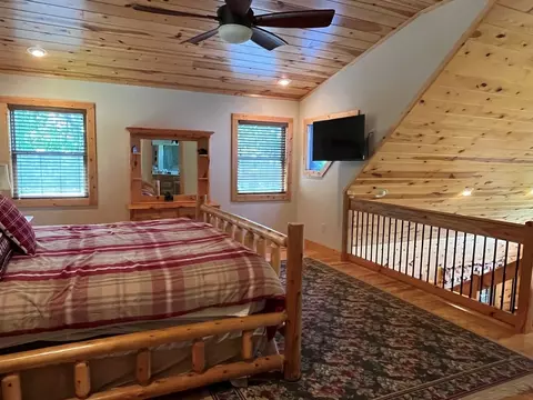 Bedroom - 465 Confederate Cir, Murphy, NC 28906 photo 7 of 9