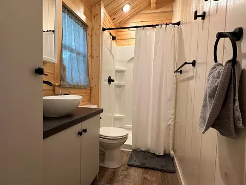 Bath - 721 Holly Point Dr, Murphy, NC 28906 photo 1 of 1
