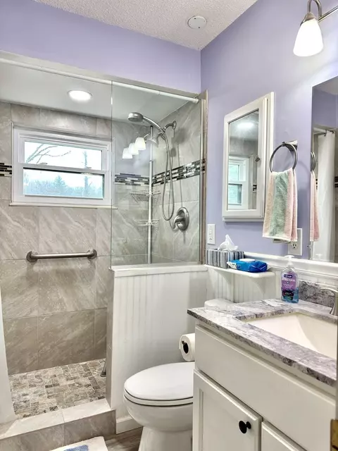 Bath - 850 Ranger Rd, Murphy, NC 28906 photo 1 of 6