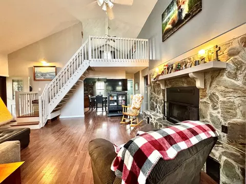 Living - 850 Ranger Rd, Murphy, NC 28906 photo 2 of 11