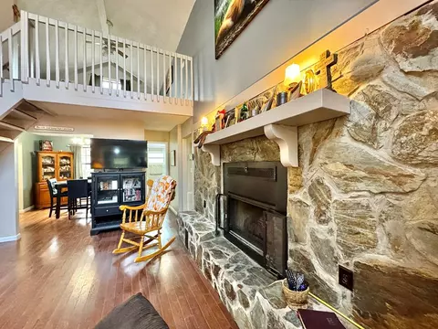 Living - 850 Ranger Rd, Murphy, NC 28906 photo 3 of 11