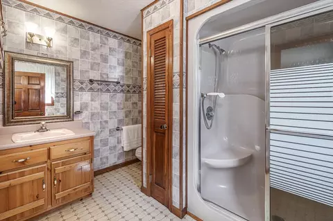Bath - 101 Dillard St, Murphy, NC 28906 photo 3 of 5