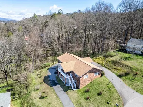101 Dillard St, Murphy, NC 28906