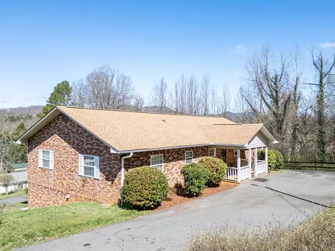 Exterior - 101 Dillard St, Murphy, NC 28906 photo 3 of 8