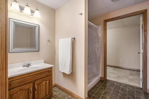 Bath - 101 Dillard St, Murphy, NC 28906 photo 4 of 5