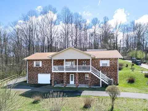 Exterior - 101 Dillard St, Murphy, NC 28906 photo 2 of 8