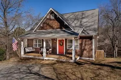 35 High Point Trl, Blue Ridge, GA 30513