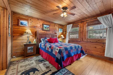 Bedroom - 451 Summit, Otto, NC 28763 photo 4 of 10