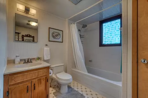 Bath - 500 Marina Rd #B1, Murphy, NC 28906 photo 2 of 2