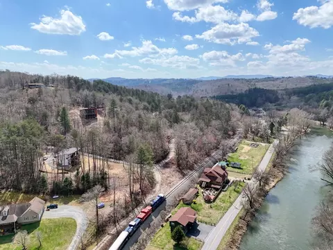 920 Mineral Bluff Hwy, Mccaysville, GA 30555