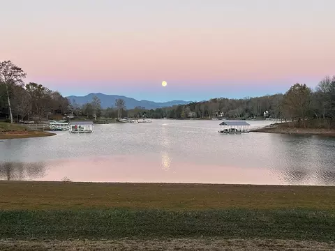 121 Loganberry Ln, Hayesville, NC 28904