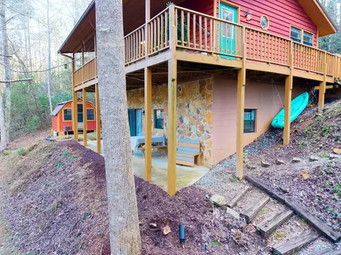 Exterior - 608 Hilltop Ln, Murphy, NC 28906 photo 3 of 13