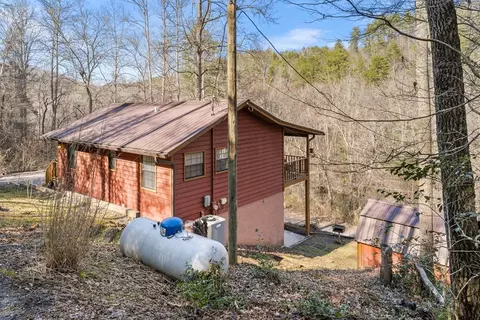 Exterior - 608 Hilltop Ln, Murphy, NC 28906 photo 5 of 13