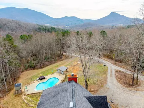 202 Bell Orchard Dr, Hayesville, NC 28904