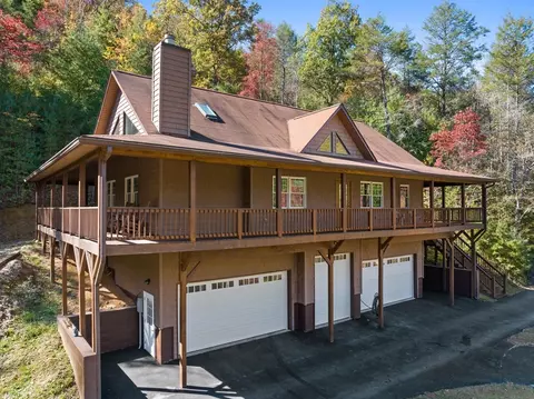 Exterior - 358 Misty River Cir, Murphy, NC 28906 photo 5 of 19