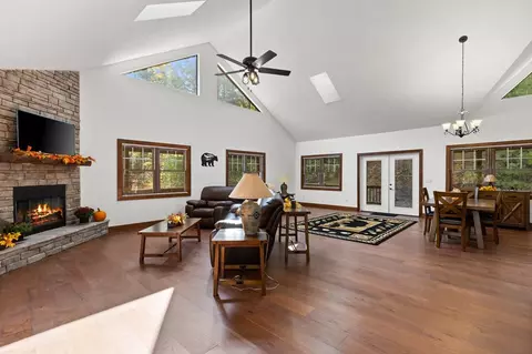 Living - 358 Misty River Cir, Murphy, NC 28906 photo 4 of 6
