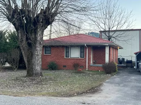 44 Laura St, Robbinsville, NC 28771