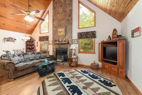 Living - 374 Country Ln, Murphy, NC 28906 photo 1 of 2