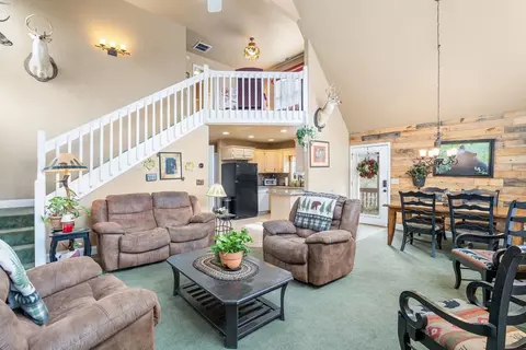 Living - 150 Cassady Ln, Murphy, NC 28906 photo 3 of 3