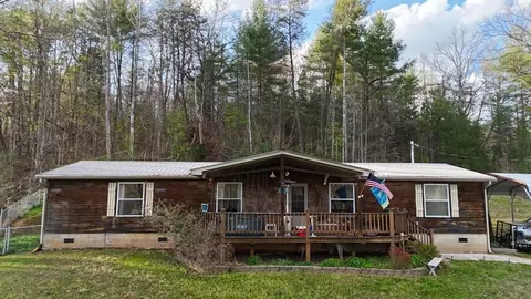 67 Eagle Ln, Hayesville, NC 28904