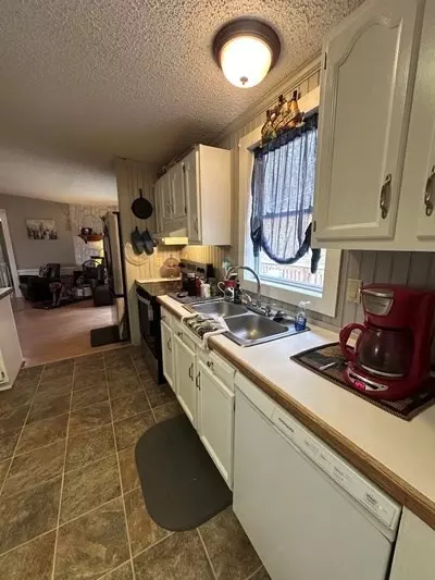 Kitchen - 67 Eagle Ln, Hayesville, NC 28904 photo 3 of 5
