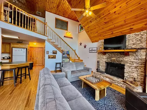 Living - 50 Lake Dr, Murphy, NC 28906 photo 3 of 7