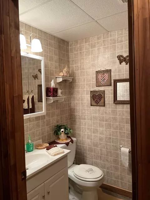 Bath - 823 Crisp Rd, Murphy, NC 28906 photo 2 of 2