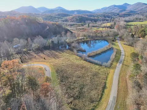 307 Plott Town, Blairsville, GA 30512