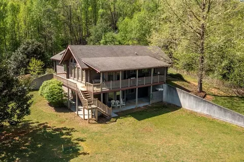 68 Countryside Ln, Hayesville, NC 28904
