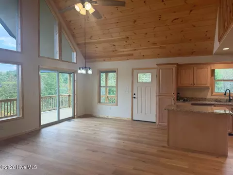 Living - 821 Point Overlook Trl, Murphy, NC 28906 photo 2 of 4