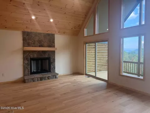 Living - 821 Point Overlook Trl, Murphy, NC 28906 photo 3 of 4
