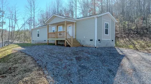 301 Loganberry Ln, Hayesville, NC 28904