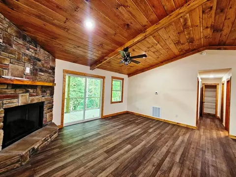 Living - 55 Ridgeline Rd, Murphy, NC 28906 photo 2 of 5