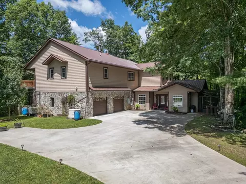 Exterior - 140 Kathryn Cir, Murphy, NC 28906 photo 2 of 17