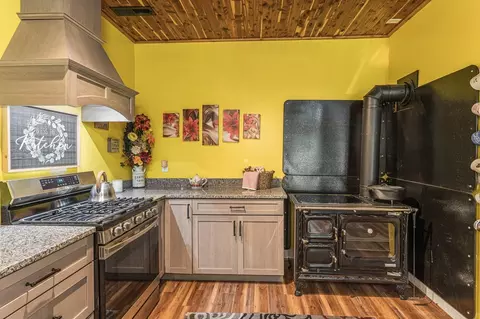 Kitchen - 140 Kathryn Cir, Murphy, NC 28906 photo 6 of 6