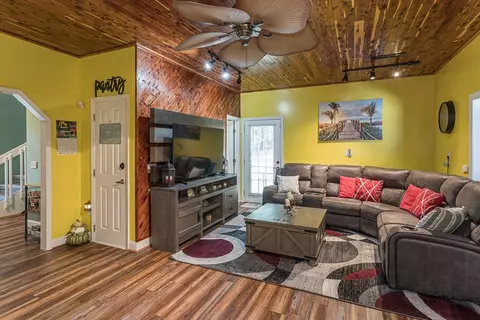 Living - 140 Kathryn Cir, Murphy, NC 28906 photo 2 of 4