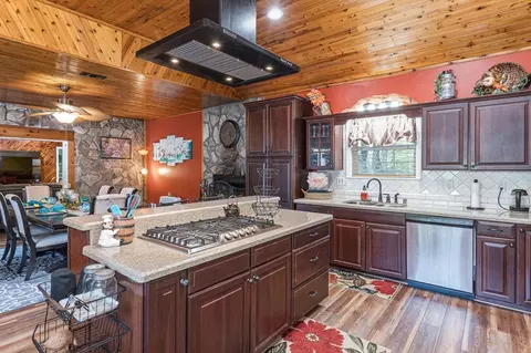 Kitchen - 140 Kathryn Cir, Murphy, NC 28906 photo 2 of 6