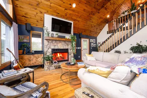 Living - 39 Red Bud Ln, Murphy, NC 28906 photo 3 of 3