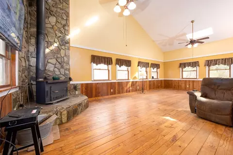 Living - 2130 Hedden Rd, Murphy, NC 28906 photo 2 of 5