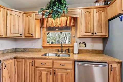 Kitchen - 64 Canoe Bnd, Murphy, NC 28906 photo 3 of 4
