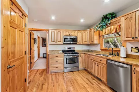 Kitchen - 64 Canoe Bnd, Murphy, NC 28906 photo 2 of 4