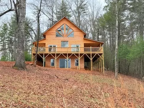 560 Carolina Fox Cir, Murphy, NC 28906