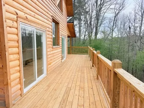 Exterior - 560 Carolina Fox Cir, Murphy, NC 28906 photo 2 of 11