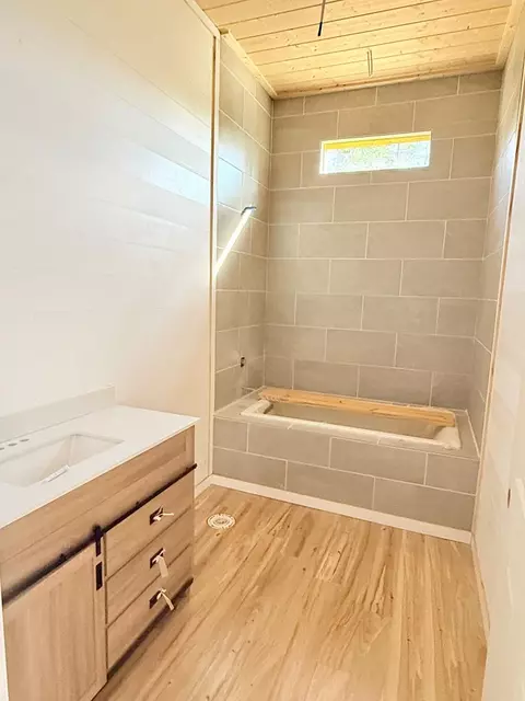 Bath - 560 Carolina Fox Cir, Murphy, NC 28906 photo 1 of 3