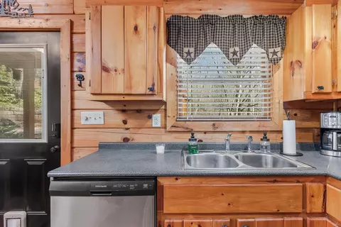 Kitchen - 118 Ringtail Run, Murphy, NC 28906 photo 3 of 6