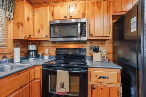 Kitchen - 118 Ringtail Run, Murphy, NC 28906 photo 4 of 6