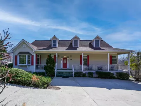 18 Foxfire Ct, Hayesville, NC 28904
