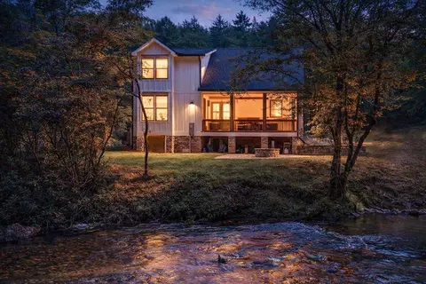 241 Riverview Dr, Robbinsville, NC 28771