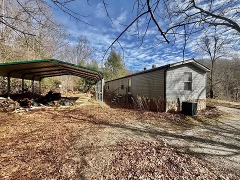 682 Long Branch Rd, Nantahala, NC 28781